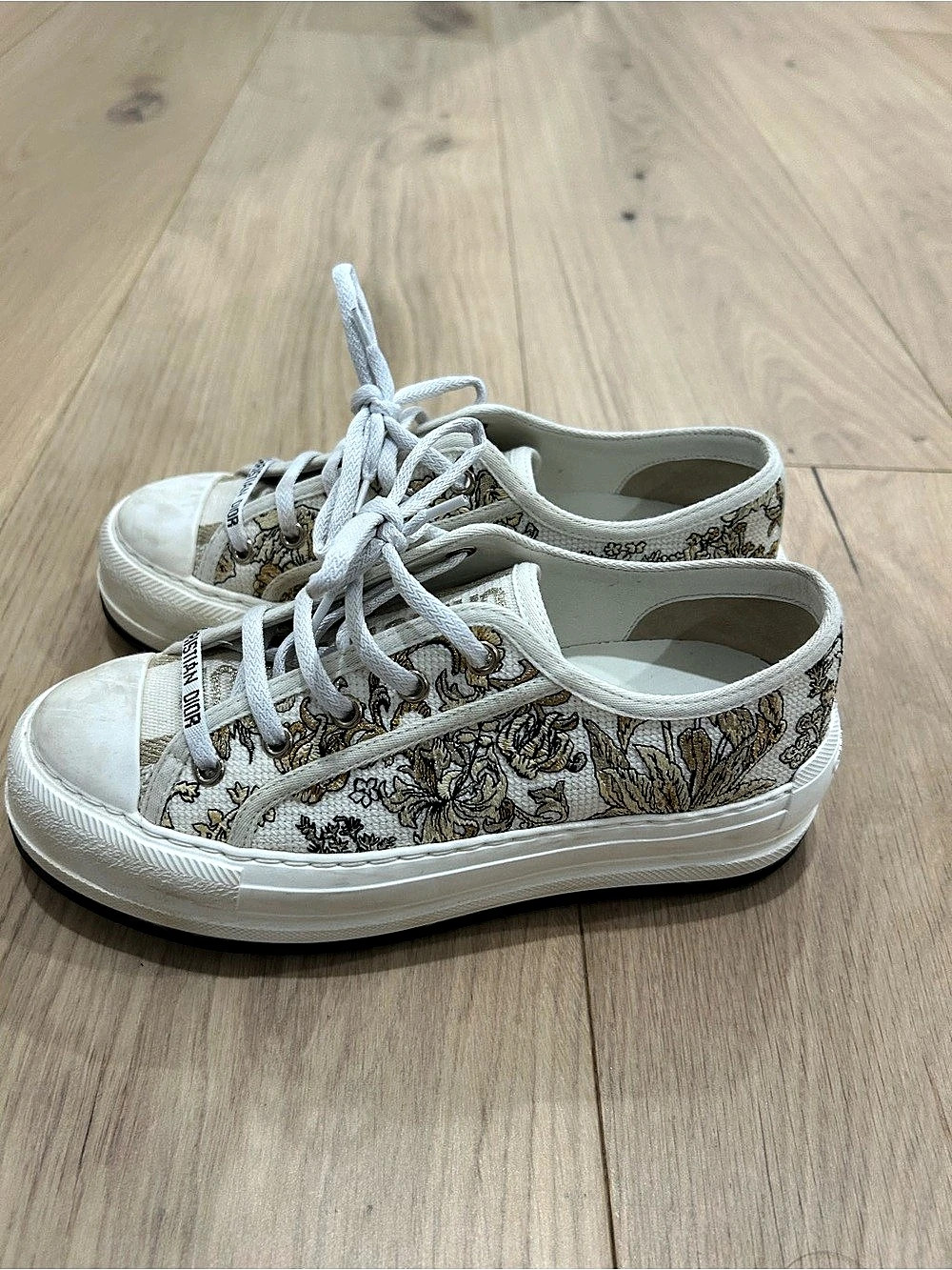 Christian Dior Sneakers White and Gold- Size 36. Worn twice